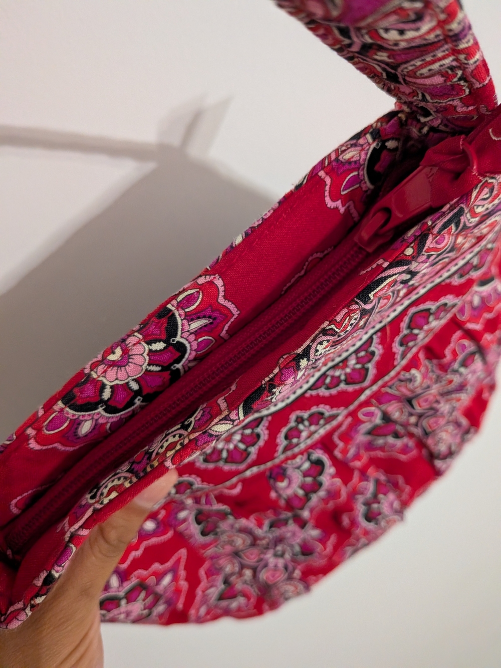 Vera Bradley "Hannah" Frankley Scarlet Floral Handbag - Picture 2 of 8